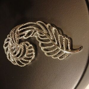 Gerry's Vintage Fern Brooch Pin Silvertone Fiddlehead Fern Leaf Feather